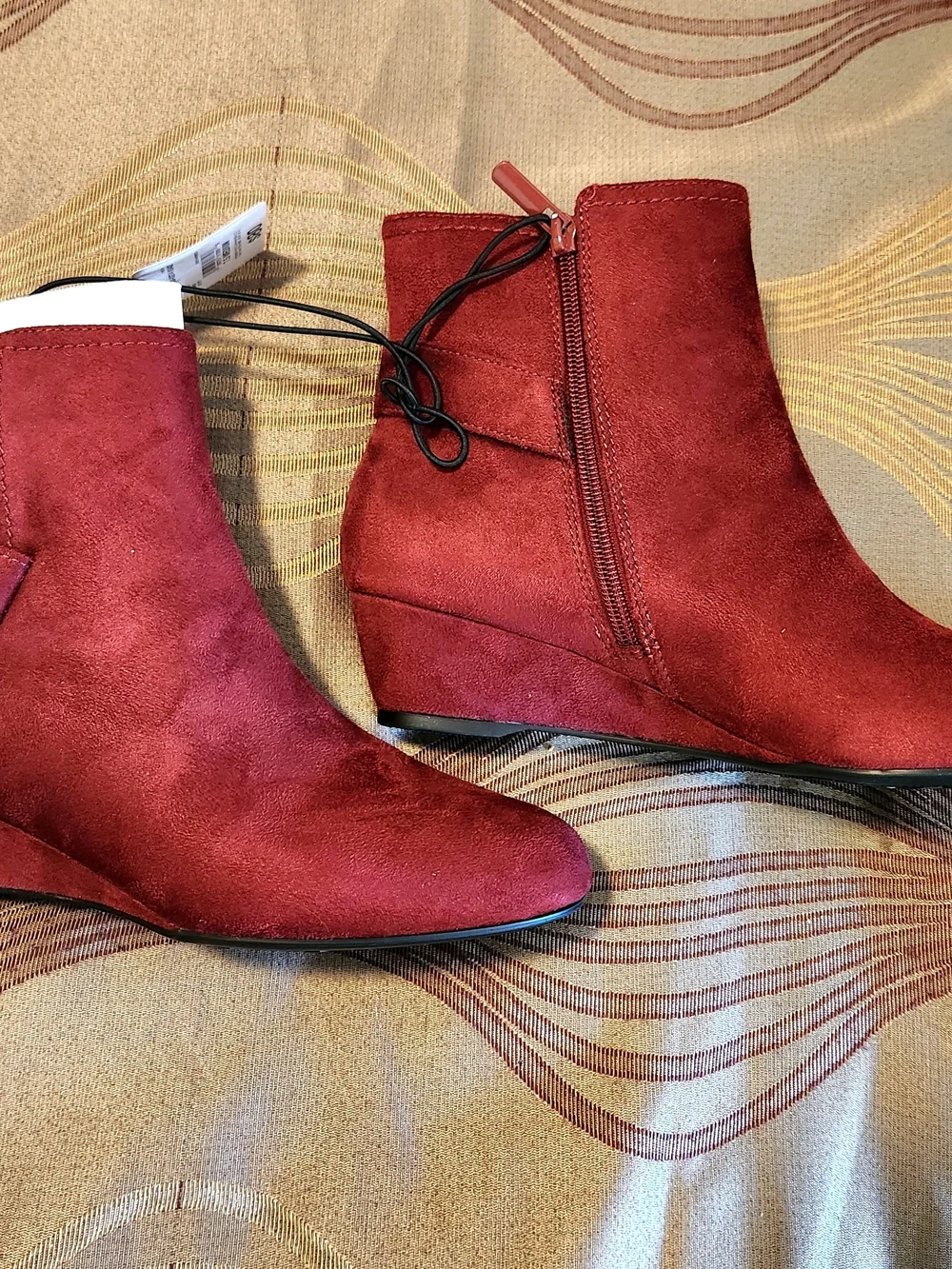 NEW. Burgundy (Wine) Suede Ankle Booties Wedge Heel side zip - Picture 2 of 7